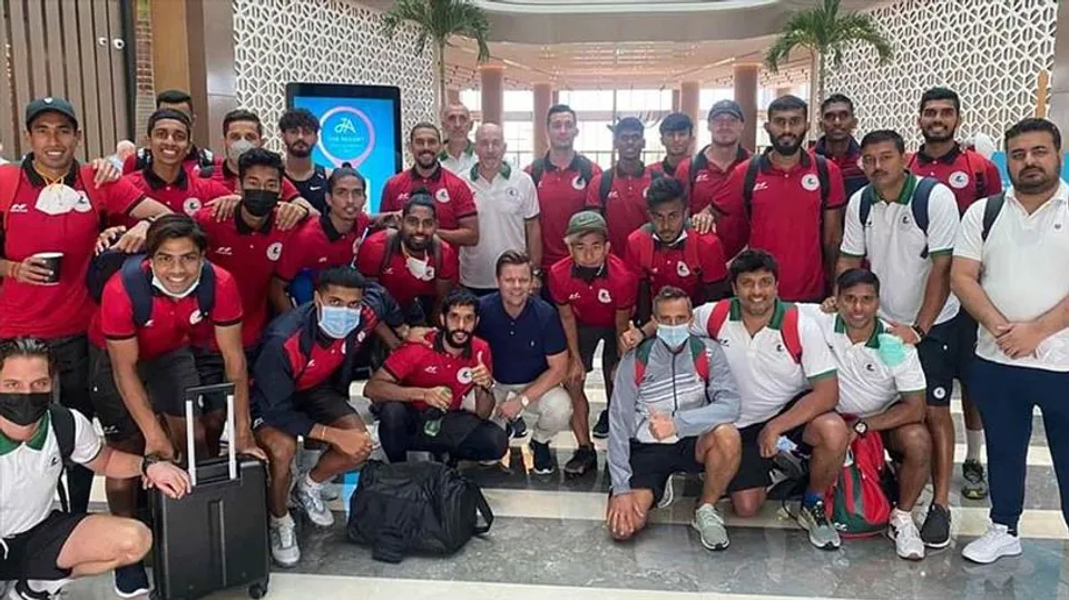 Habas Tries to Stop FC Nasaf's Wing Play