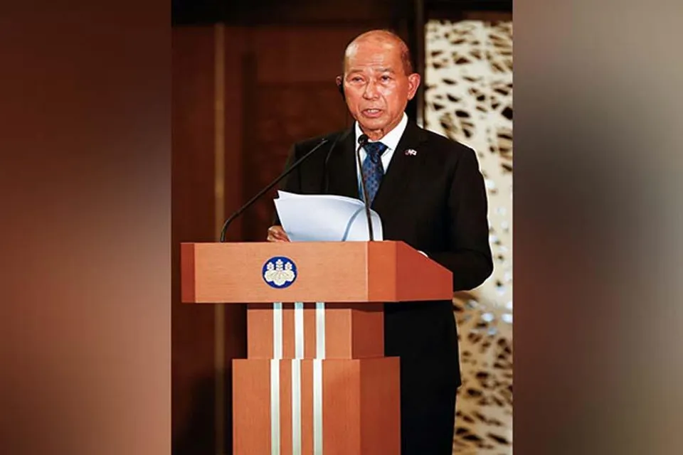 The defense secretary fainted during the ceremony