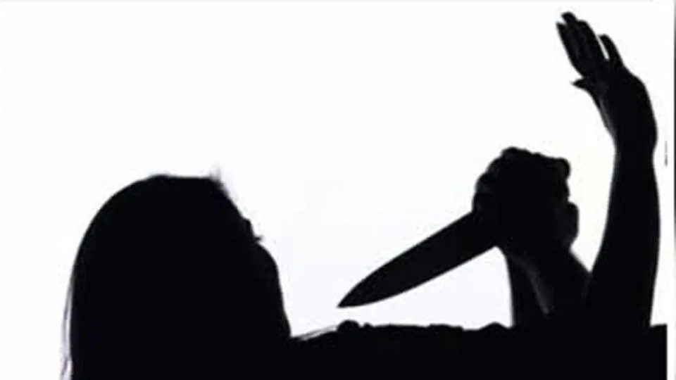 UP- Ballia girl thwarts molestation bid by neighbour, sustains knife injuries