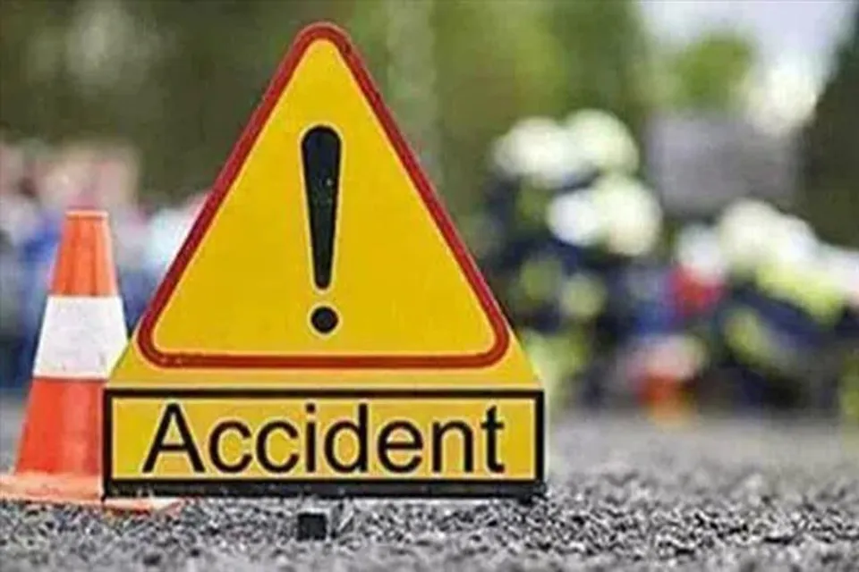 10 injured as car overturns in Chhattisgarh