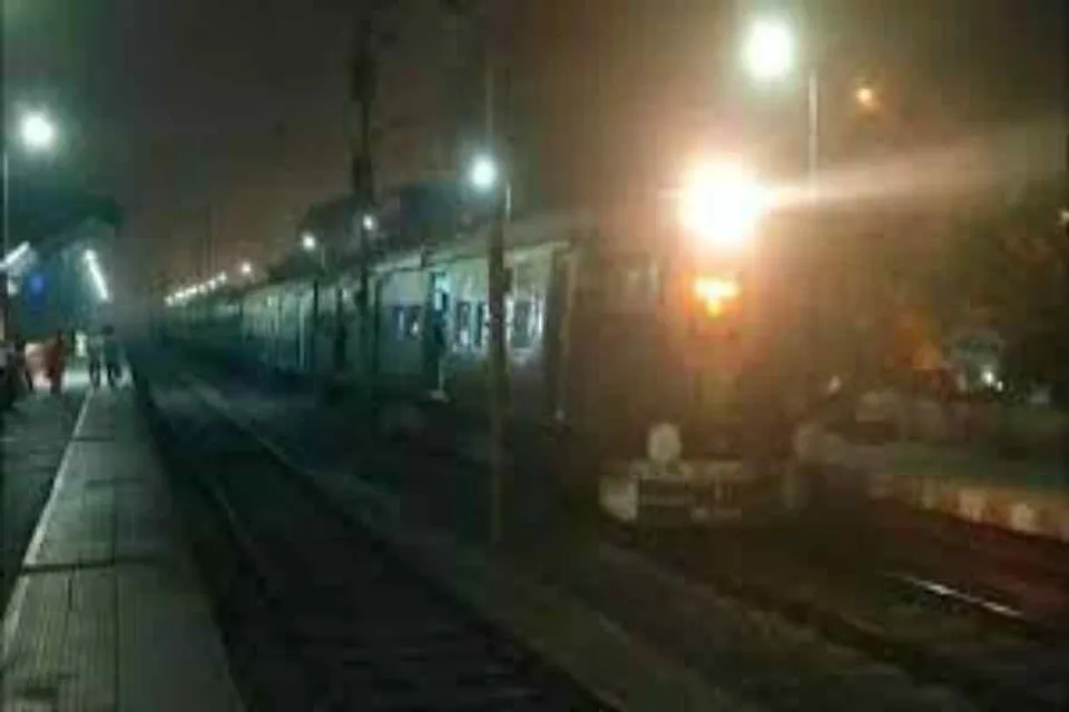 The rail blockade was lifted at 9:30 pm in Dankuni