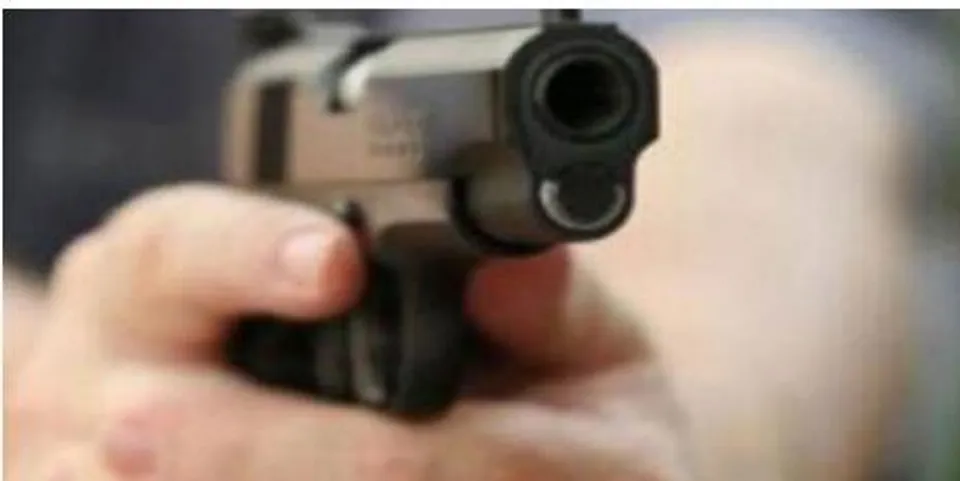 3 KILLED IN US MALL OPEN FIRE