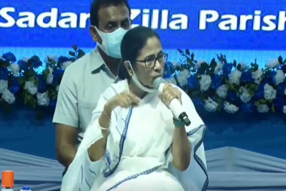 Mamata slams central govt over 100 days work