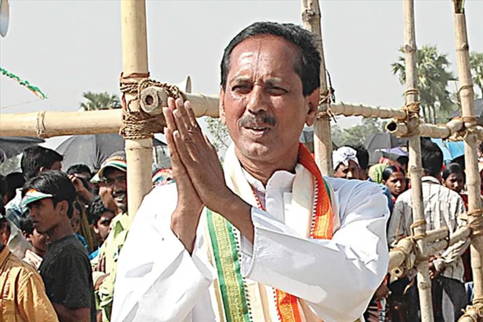 'Didir Dut' Asit Mal faces anger in Birbhum