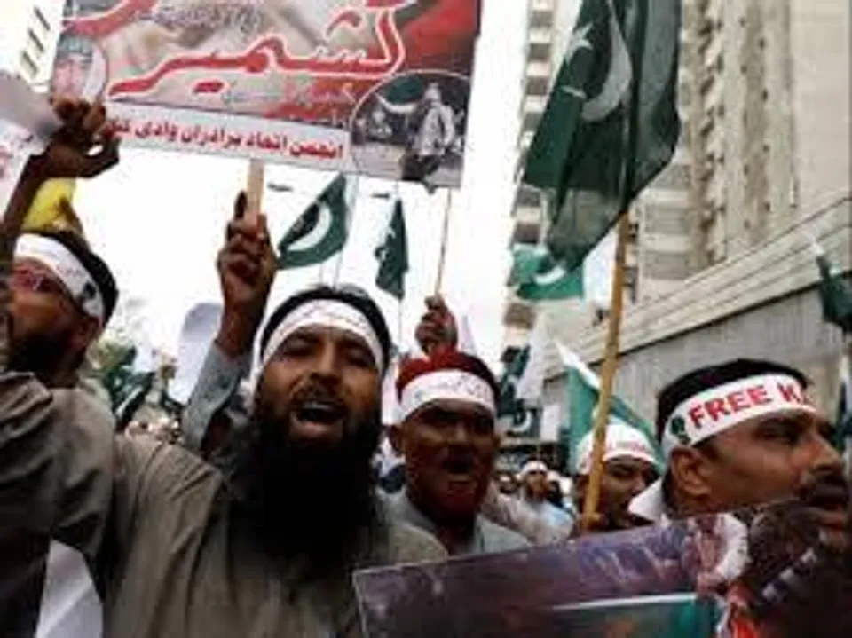 Violence errupts at Islamists Rally in Pakistan,  killing four people