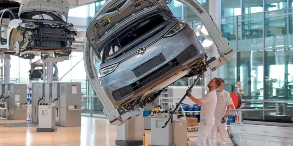 VOLKSWAGEN CEO SAYS 2022 OUTLOOK CLOUDED BY WAR IN UKRAINE