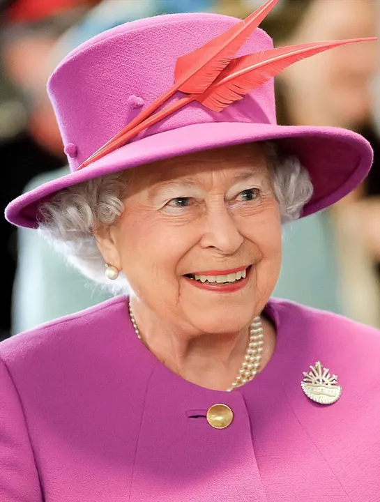 QUEEN 👑 ELIZABETH TESTS POSITIVE FOR COVID-19