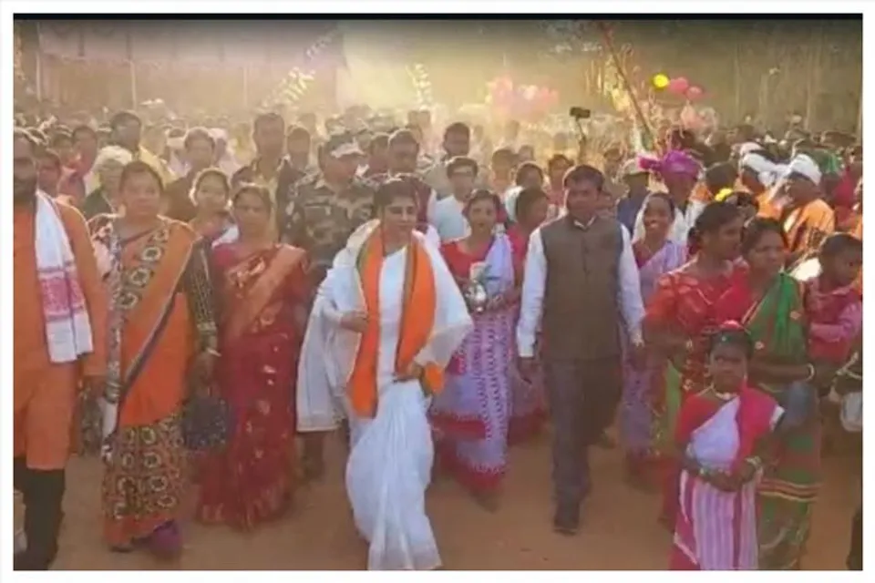 Bharati Ghosh installed statue of martyred Baba Tilakou Murmu