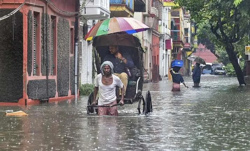 Disrupted Amherst Street in stagnant water and traffic