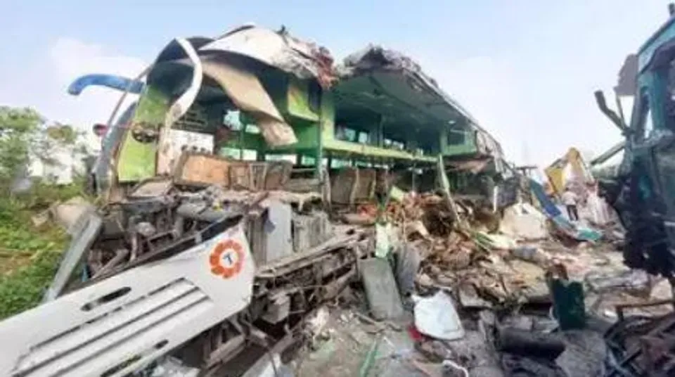 Bus collides with truck in UP, 9 Dead, many injured