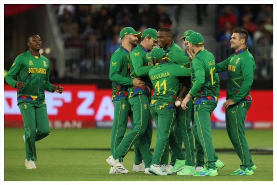 Super flop Bhuvneshwar Kumar, R Ashwin hand over an easy victory to South Africans