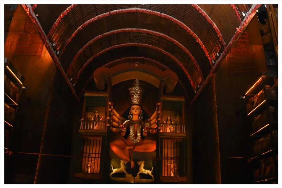 What is the theme of Beleghata 33 Pally for this year?