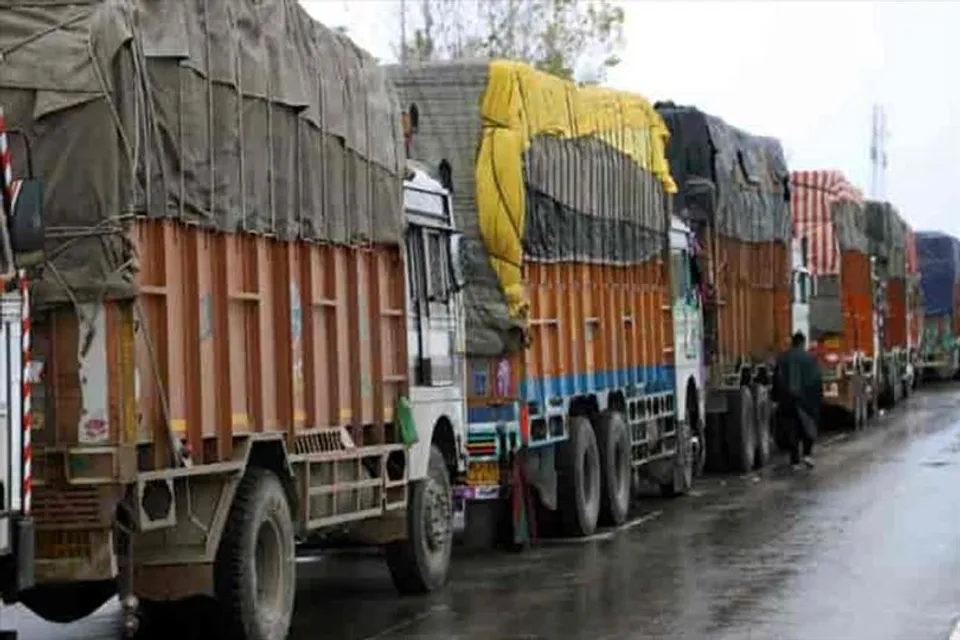 Srinagar-Jammu highway shut due to snowfall