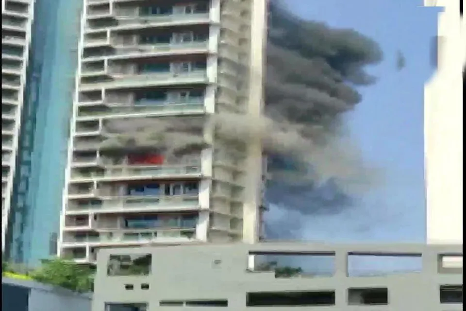 Massive fire breaks in Mumbai