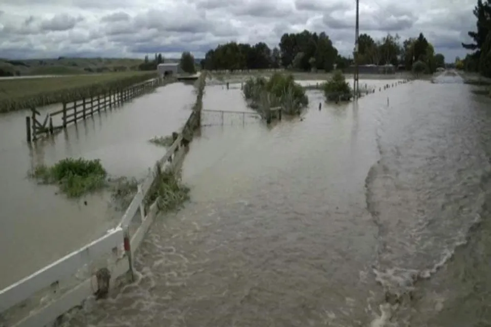 New Zealand Troops Supply Aid To Storm-hit Towns
