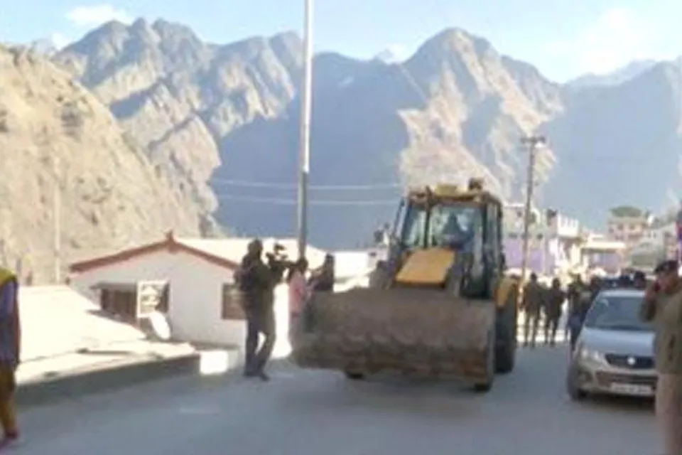 Demolition work to prevent landslides to begin at Mallari Inn Hotel in Joshimath
