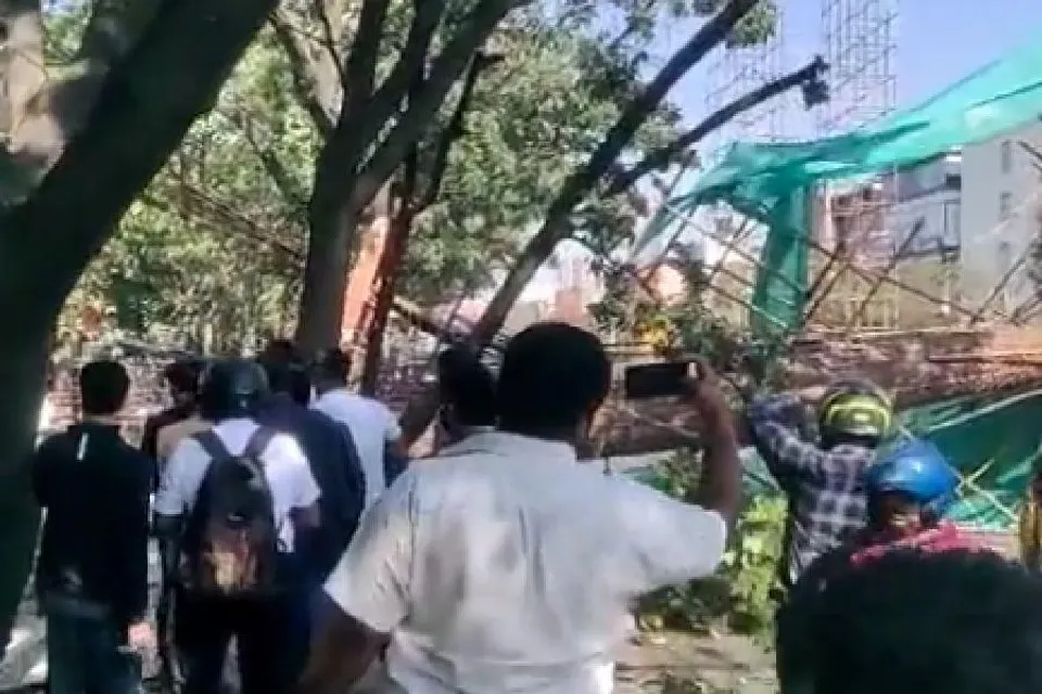 Metro pillar under construction collapsed