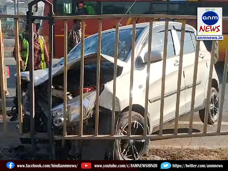 Vehicle lost control and hit divider near Sabanpur Bamna more