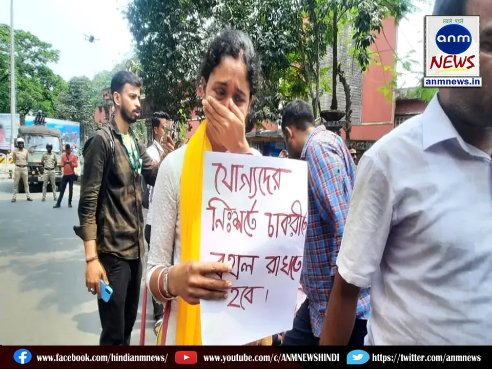 Police lathicharge on teachers in Kasba