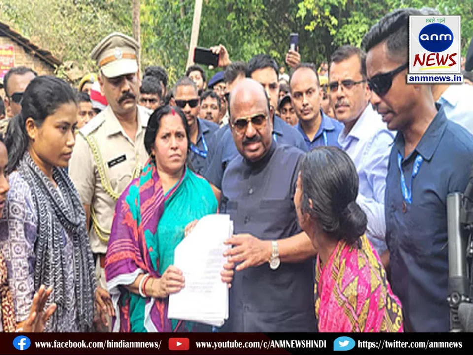 The governor had to face protest