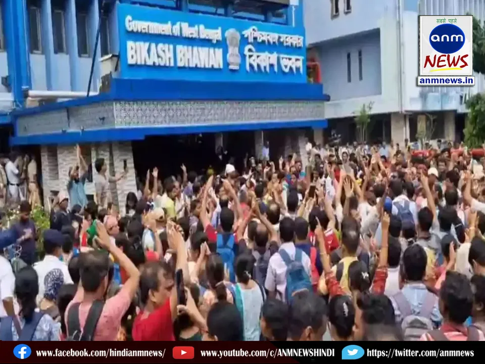 Teachers protest in front of Vikas Bhavan