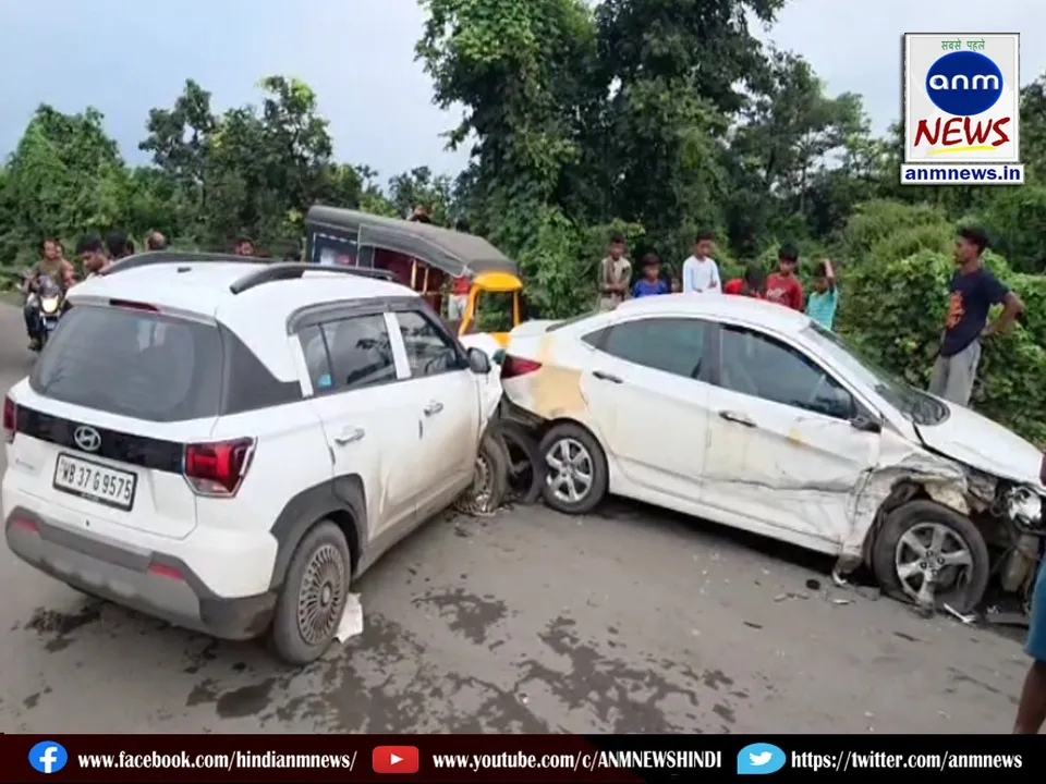 Collision between two cars in Kulti