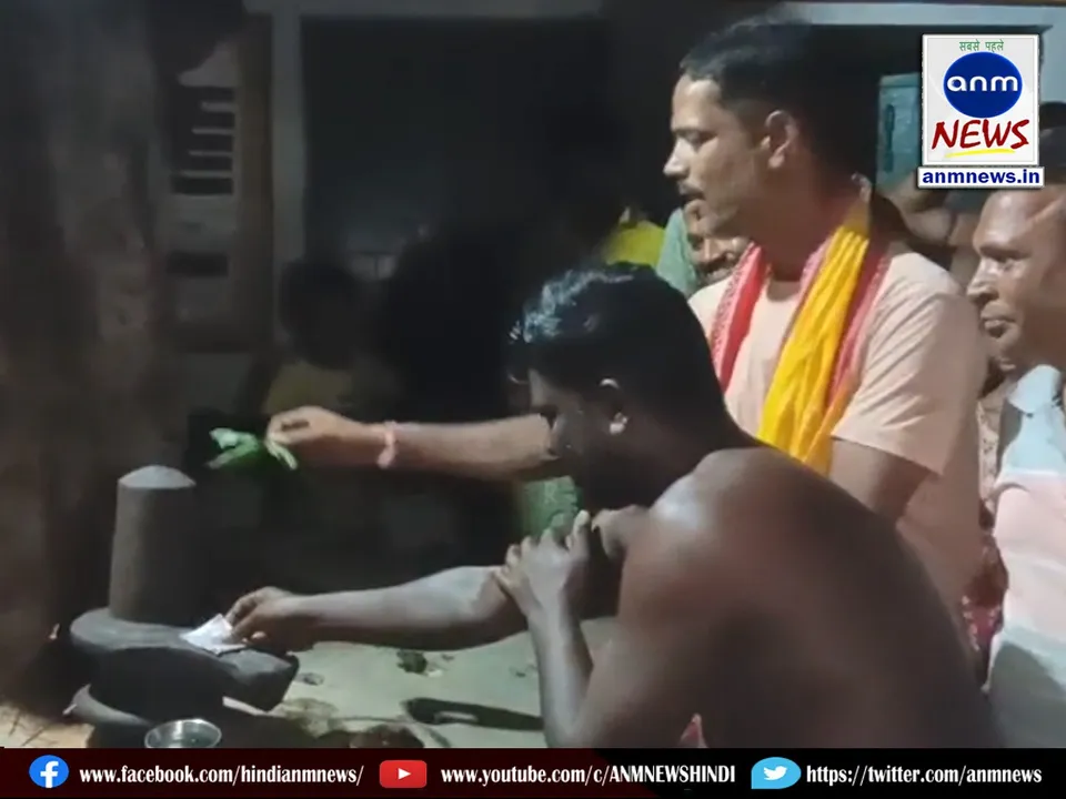 Shivling found on the banks of Ajay river