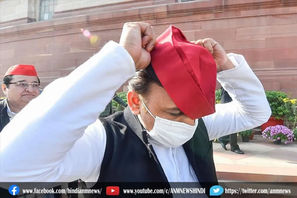 भाजपा नेताओं को लाल टोपी का डर सता रहा है: अखिलेश यादव