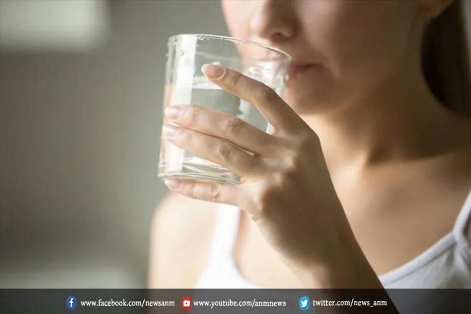 जानिए गर्म पानी पीने के शानदार फायदे के बारे में