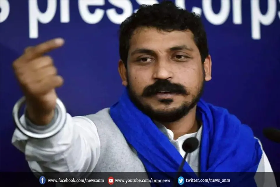 समाजवादी पार्टी के दफ्तर पहुंचे चंद्रशेखर आजाद