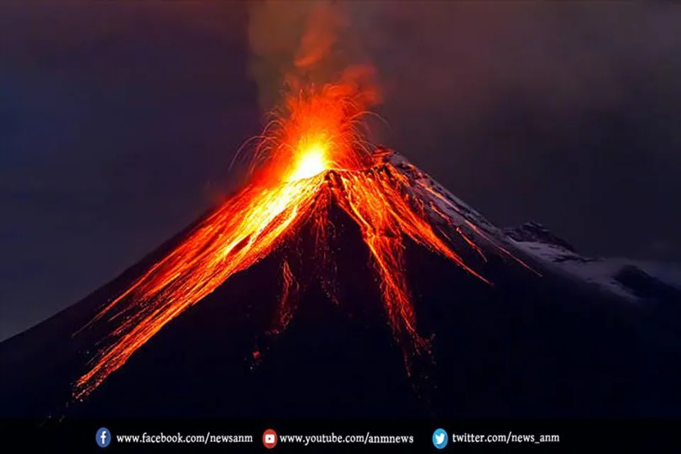 अंतरिक्ष से देखा विशाल लावा, धुएं के गुबार
