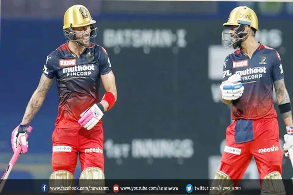 कोहली ने मैच का पहला छक्का लगाया