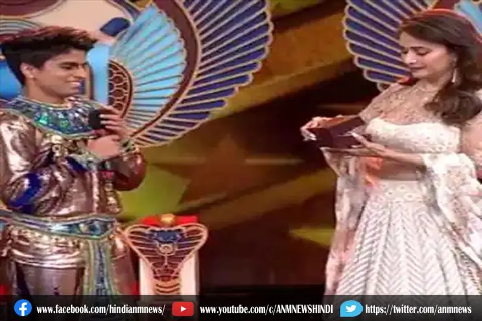 माधुरी दीक्षित ने कंटेस्टेंट की मां को दिया असली सोने का कंगन