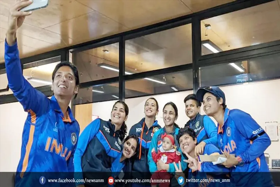 IND vs PAK Women World Cup: मैच के बाद पाकिस्तानी कप्तान की बेटी के साथ इंडियन प्लेयर्स की मस्ती