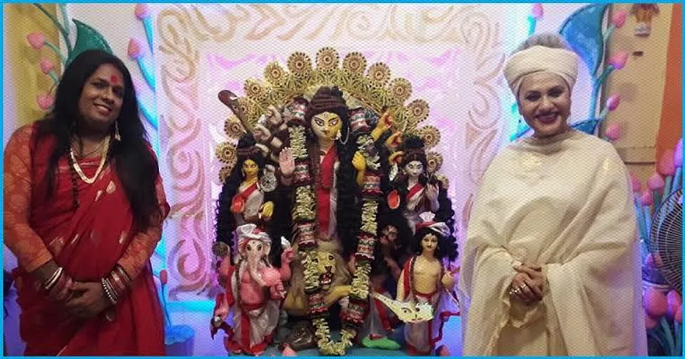 कोलकाता में ट्रांसजेंडर्स ने अर्द्धनारीश्वर की मूर्ति संग मनाई दुर्गा पूजा