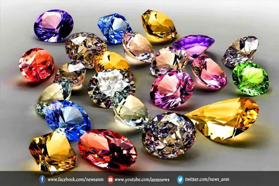 इन 4 रत्नों को धारण करके बनाए किस्मत