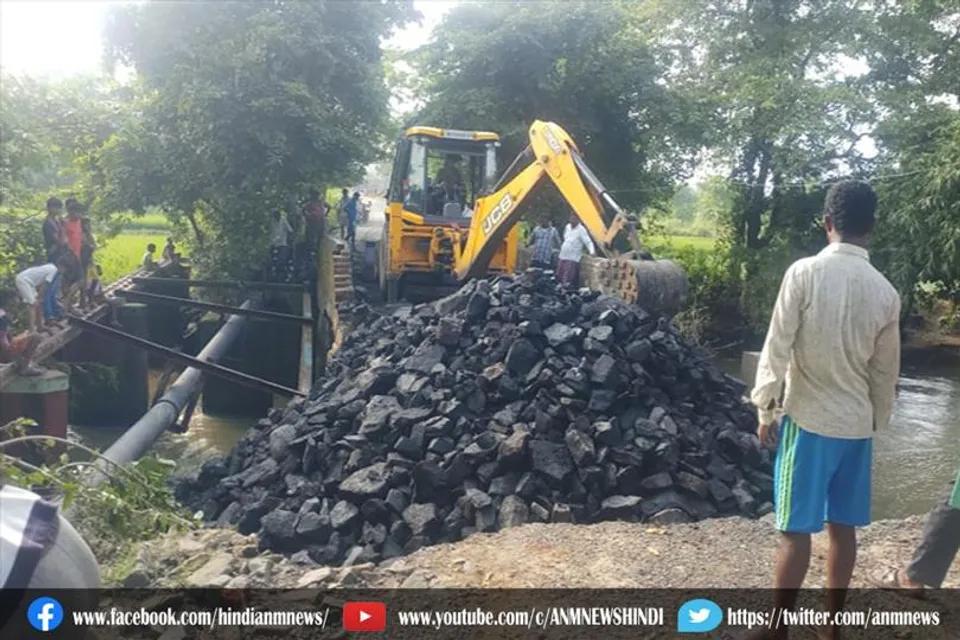 चक्रवात के कारण टूटे पुल की मरमत शुरू