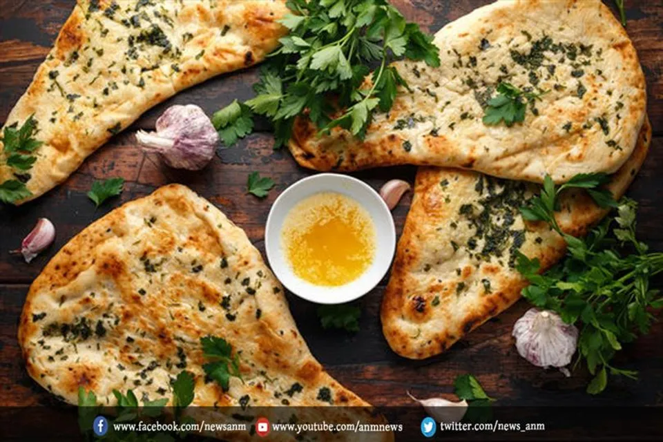 घर पर बनाए स्वादिष्ट गार्लिक नान