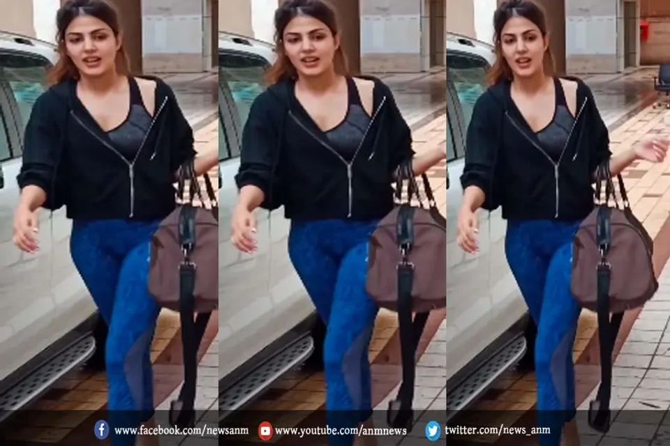 भाई शौविक के साथ जिम के बाहर स्पॉट हुईं रिया चक्रवर्ती