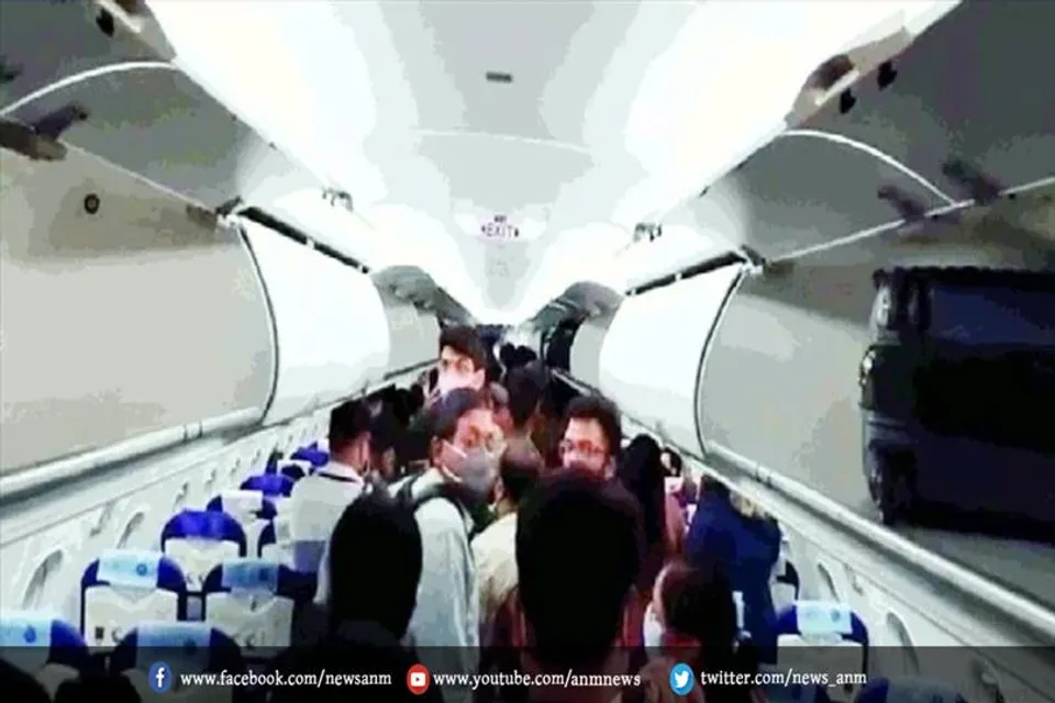 विमान में अटकी रही 45 मिनट तक यात्रियों की सांस