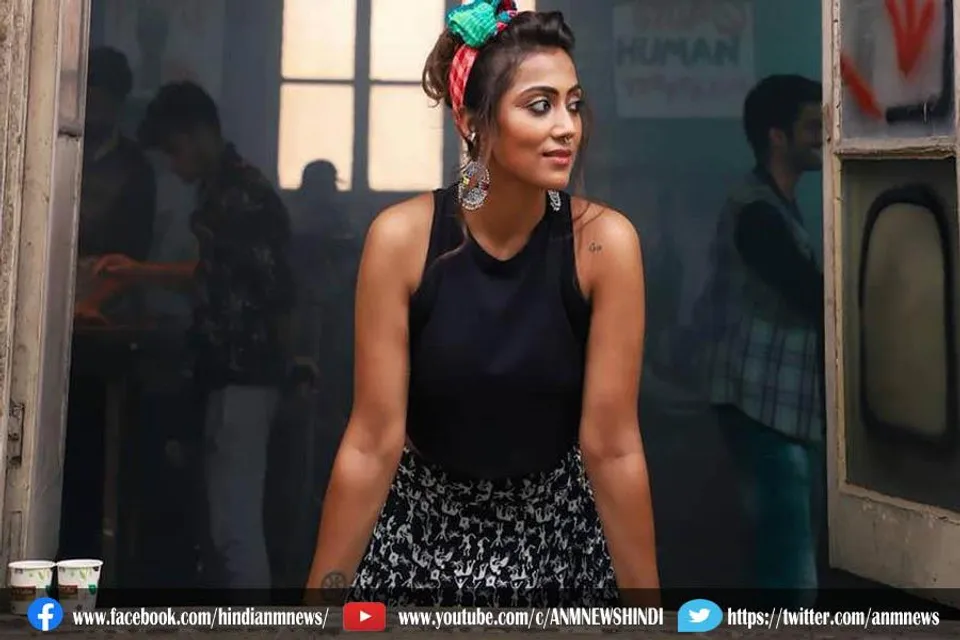 हॉट लुक में नजर आईं अनिंदिता