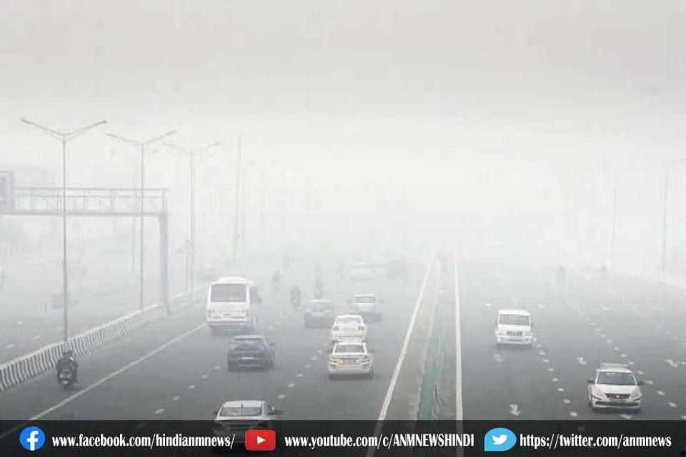 कोहरे की चादर में लिपटी दिल्ली