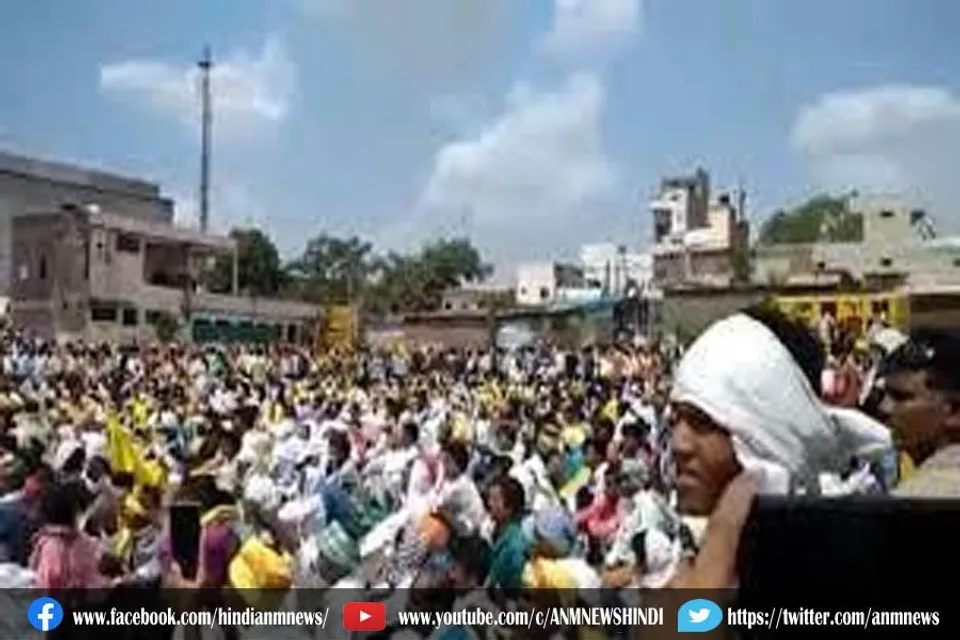 नेमावर हत्याकांड: न्याय पाने के लिए दोषियों के खिलाफ प्रदर्शन कर रहे लोग