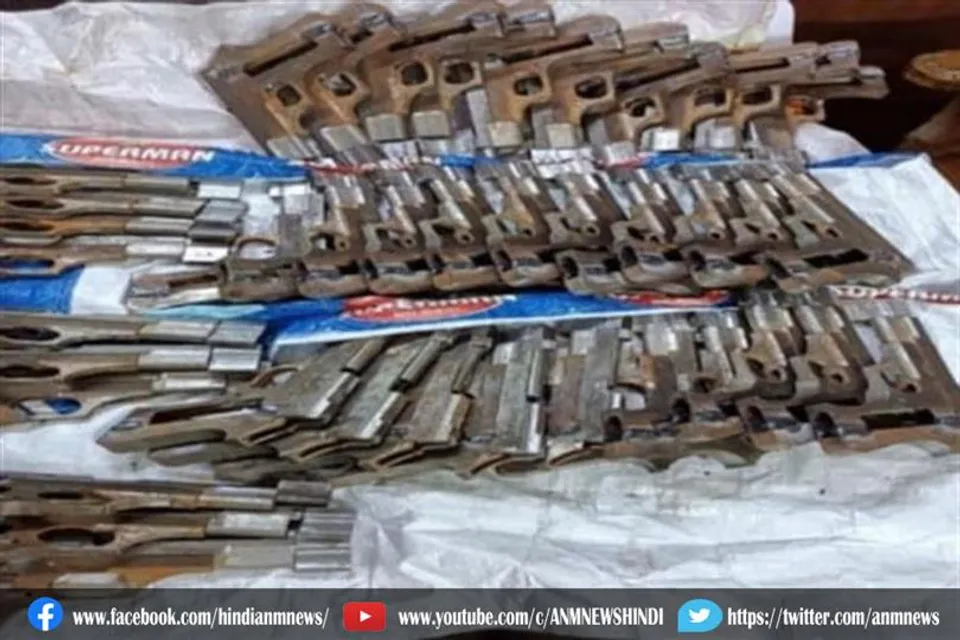 एसटीएफ ने झारखंड से आ रहे बस से 40 पिस्टल किया बरामद