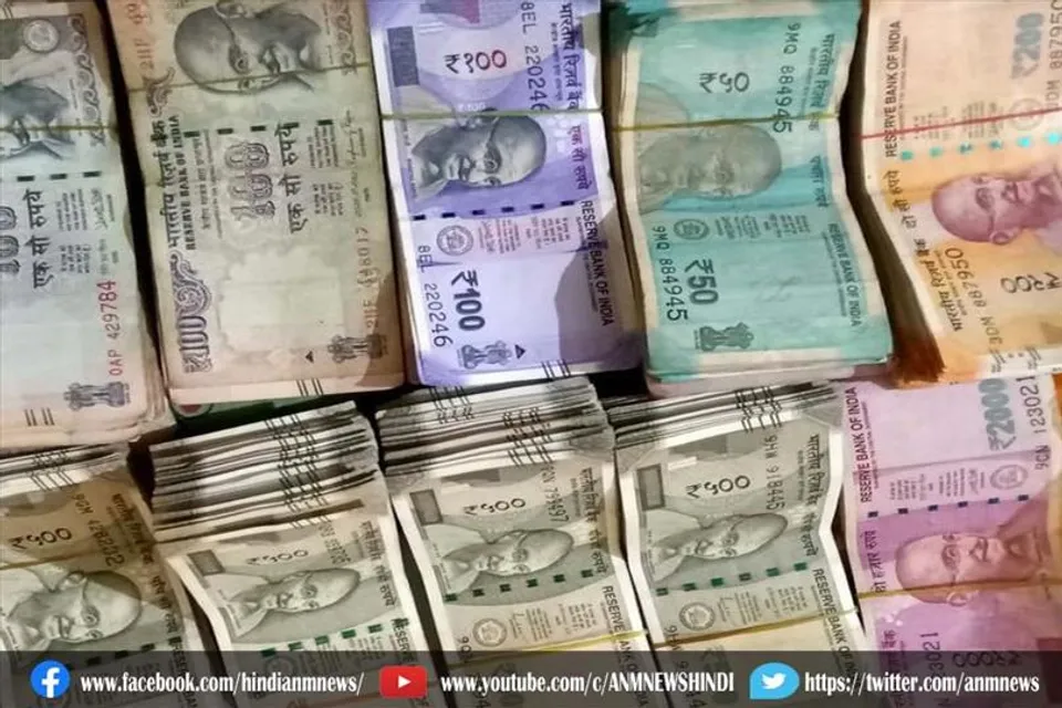 पैसे की तस्करी के प्रयास में पांच गिरफ्तार