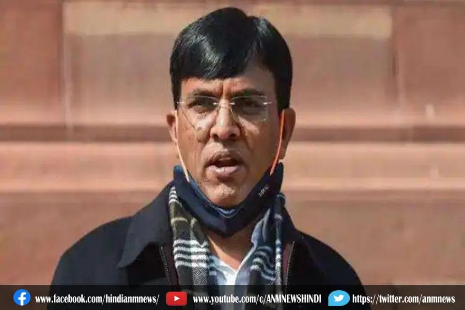 स्वास्थ्य मंत्री बने आम मरीज तो गार्ड ने मारा डंडा, जानिए क्यों