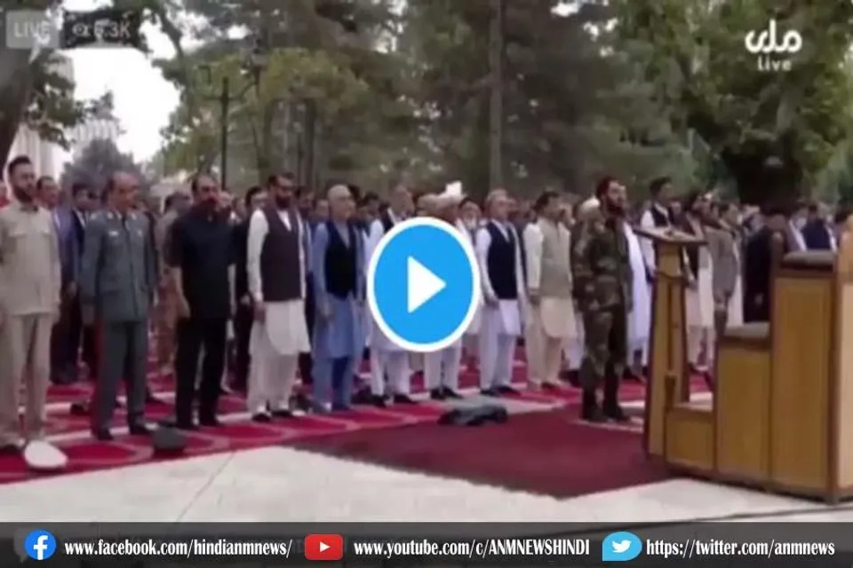 नमाज के दौरान दागे गए रॉकेट, देखें वीडियो