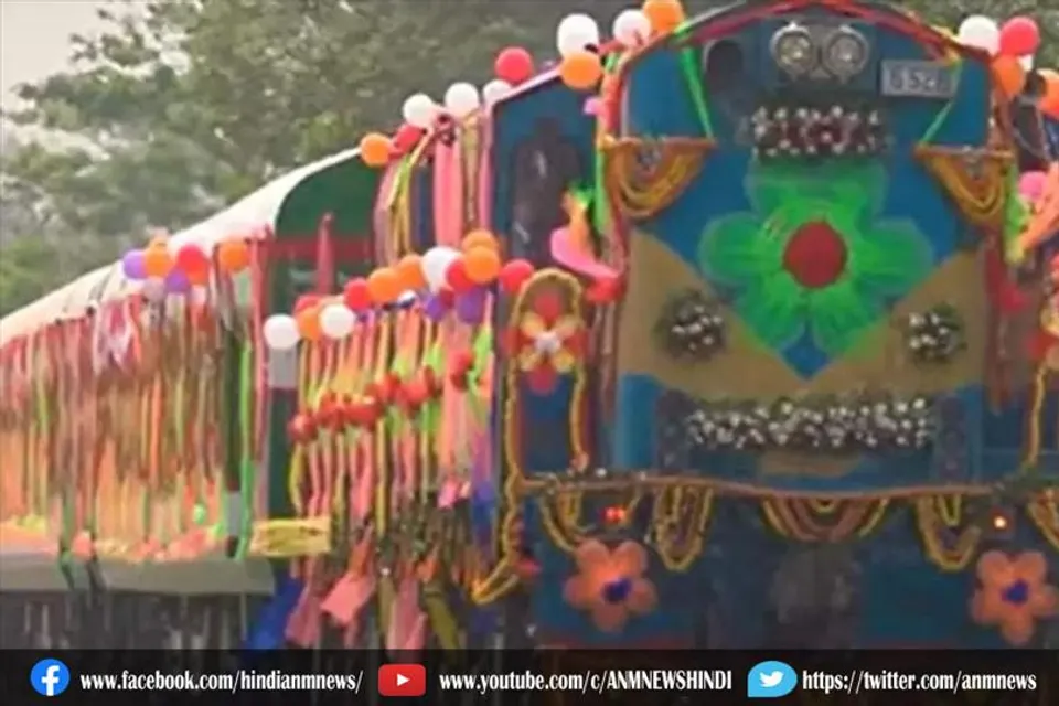 मोइत्री एक्सप्रेस के कोच के नीचे लेटकर घुसपैठ करने की कोशिश, युवक गिरफ्तार