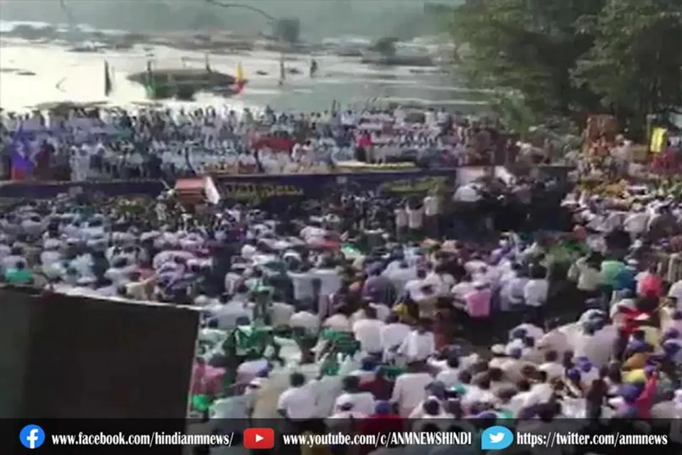 कोविड-19 प्रतिबंधों का उल्लंघन करते हुए दस दिवसीय विरोध मार्च शुरू