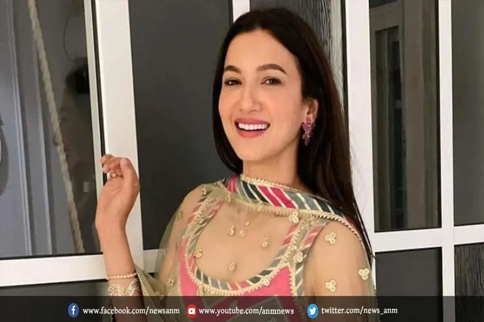 प्रेग्नेंसी ग्लो के साथ अवॉर्ड फंक्शन में नजर आईं गौहर खान